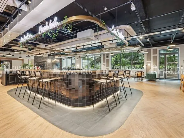 Bureaux 2 pièces 2468 m²