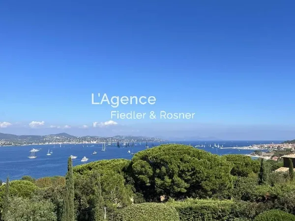 REF 647 : VUE MER EXCEPTIONNELLE - VILLA - GASSIN