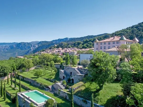 CHATEAU AVEC VUE PANORAMIQUE