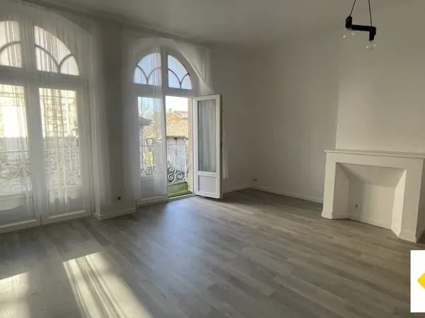 Immeuble locatif 3 logements - 199m² - centre bourg