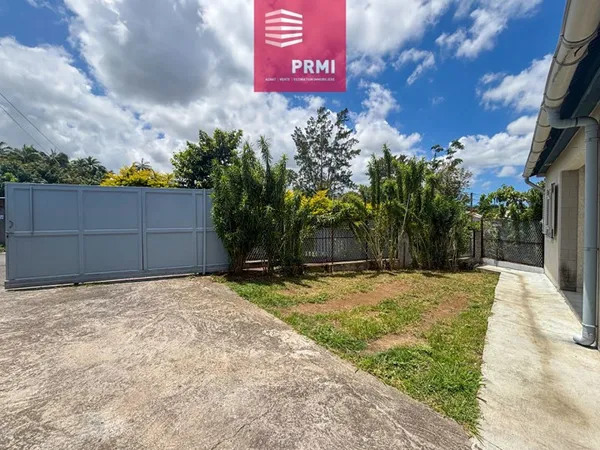 Maison divisée en deux appartement - Le Tampon 6 pièce(s) 178 m2
