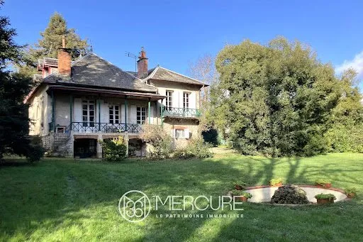 Propriété 7 pièces 220 m²