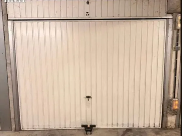 Garage double 25m2 en sous-sol résidence sécurisée, lock bloc au sol et bip, à vendre