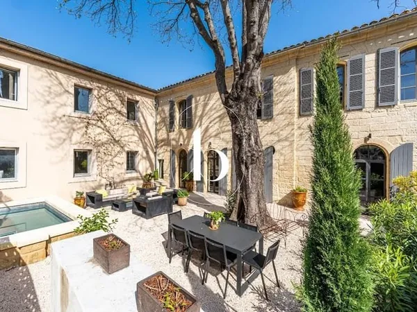 Hôtel particulier 10 pièces 281 m²