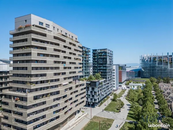 Parlement européen, appartement standing (2020), en étage (10/15) terrasse plein sud (13,42 m²), vue