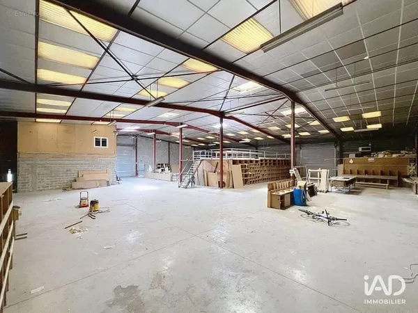 Commerce 1345 m²