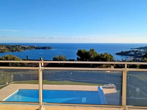 AGAY SAINT RAPHAEL magnifique villa contemporaine avec vue panoramique sur la mer