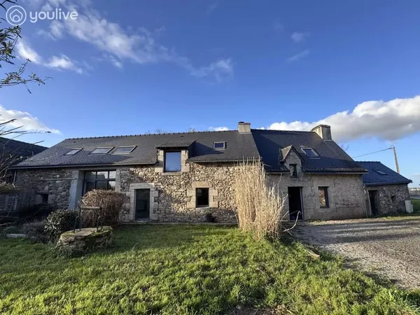 À vendre - PONTIVY nord Authentique longère au calme au nord NOYAL PONTIVY