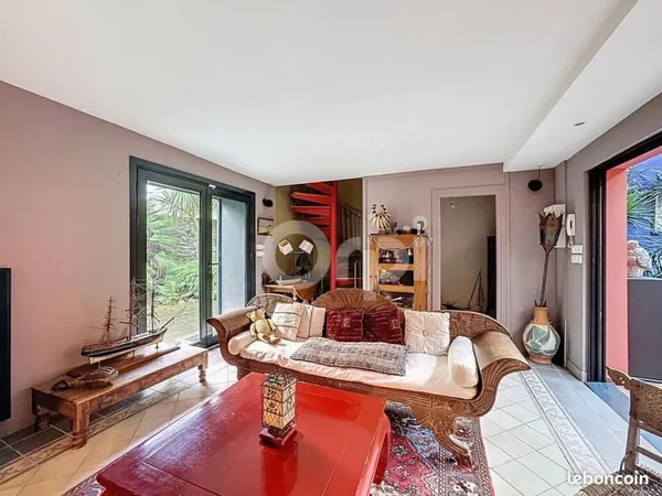 Maison 6 pièces 216 m²