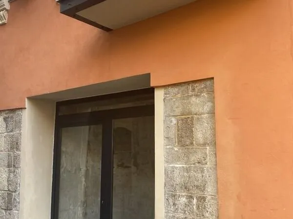 murs commerciaux 42 m2 libre à vendre centre historique GRASSE (06)
