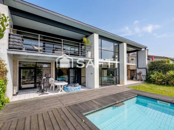LE BOUSCAT - Limite Parc Bordelais : MAISON D'ARCHITECTE ALLIANT LUMIERE ET ESPACES.