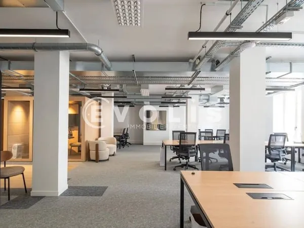 Bureau 873 m²