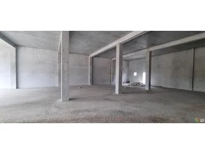 A LOUER LOCAL DE 600M² STE SUZANNE AU 1ER ETAGE D'UN BATIMENT