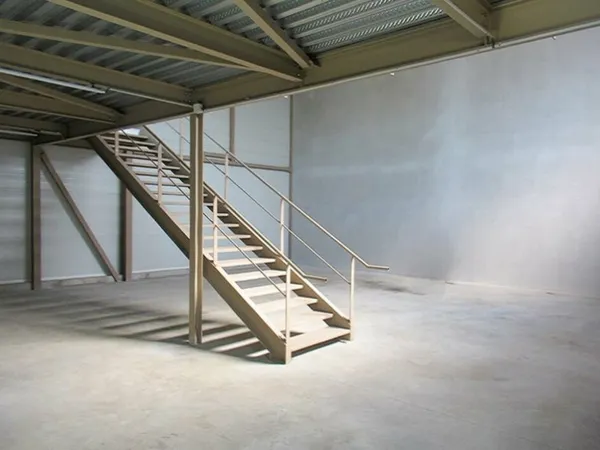 Local d'activité 897 m²