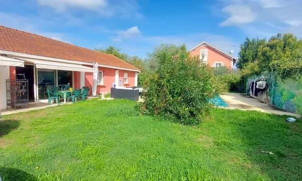 BELLE VILLA DE PLAIN PIED AVEC PISCINE QUARTIER CANONGES PROCHE TOUTES COMMODITES ET AXE ROUTIERS TO