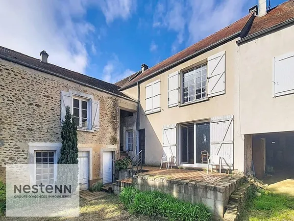 Acheter Maison de caractère 242 m² avec dépendances, jardin et cave sur terrain 850 m² - À rénover -