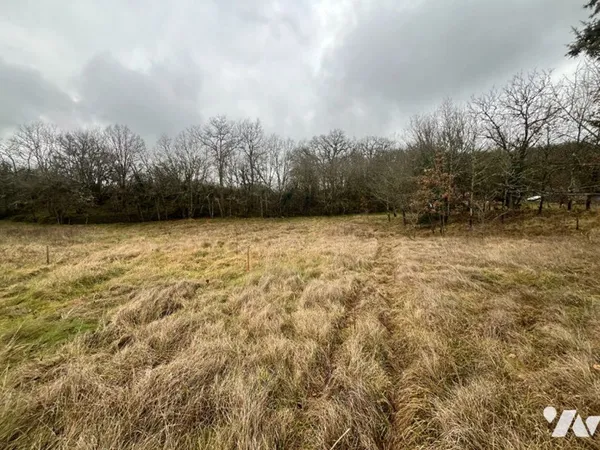 Terrain 879 m²