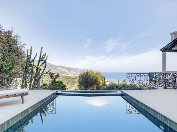 Maison individuelle 9 pièces 350 m²