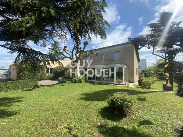 Maison Valence 8 pièce(s) 205 m2