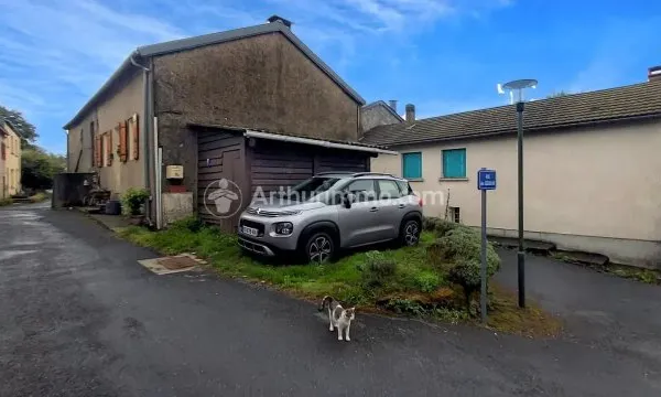 Maison de village avec dépendance.