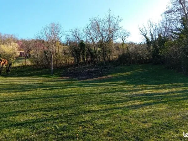 Terrain 810m2