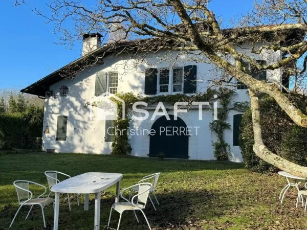 Maison de Maitre du XVIII siècel sur 8000 m2 de Terrain