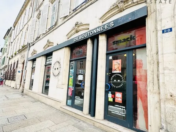 Local commercial 162 m²
