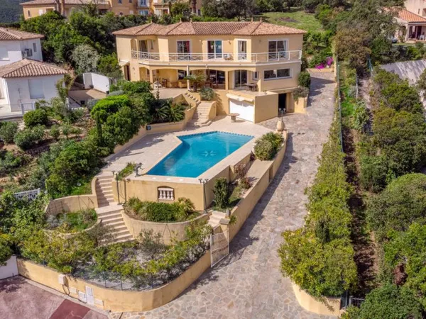 vue mer d'un ensemble de 2 bien,Villa + 1 Terrain.