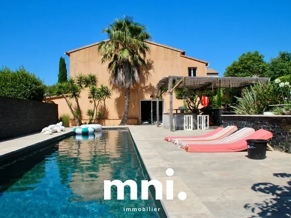 RARE Authentique Mas Provençal Rénovée avec Piscine et Jar