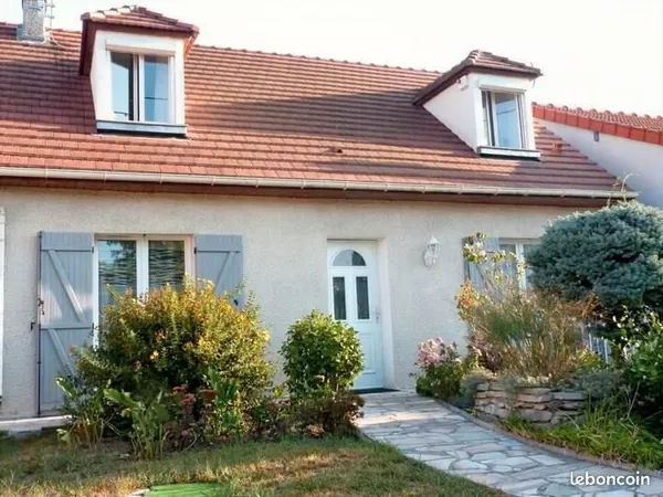 Maison familiale lumineuse avec sous-sol total et proche du parc de la Poudrerie
