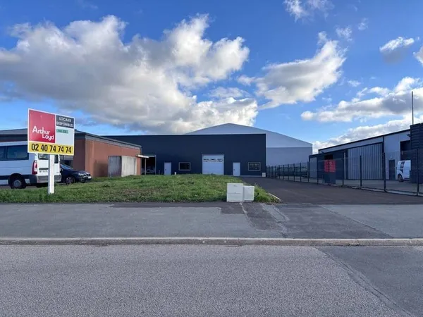 Entrepôt 300 m²