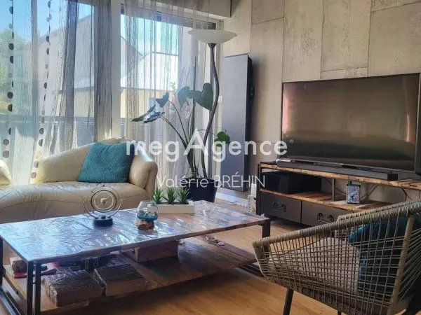 Appartement LAVAL gare. Appartement T3 très bien entretenu.