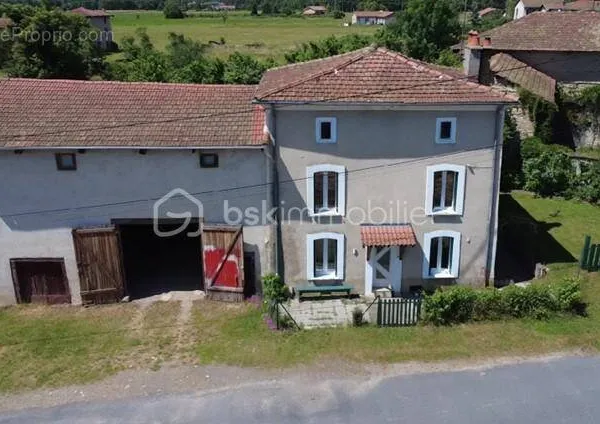 Maison pleine de potentiel avec dépendance et jardin intimiste