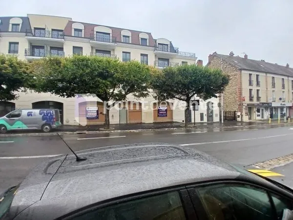 Local commercial 186 m²