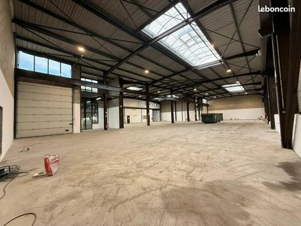 LOCAL D'ACTIVITE 1253 m² LE THILLAY