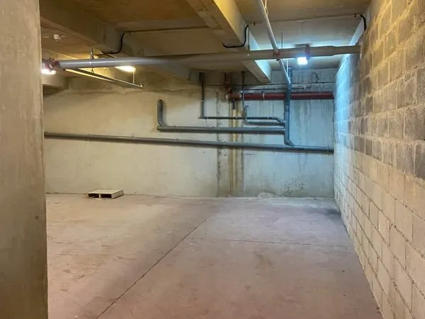 Opportunité plusieurs locaux de stockage de 32m² 42m² 46m² 69m² 124m² à Cergy Prefecture - proche RE