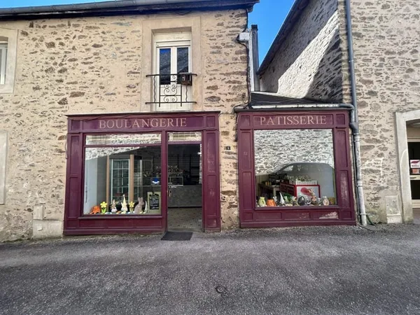 Mur et fonds de commerce à St Ybard ( Les Trois-Saints )
