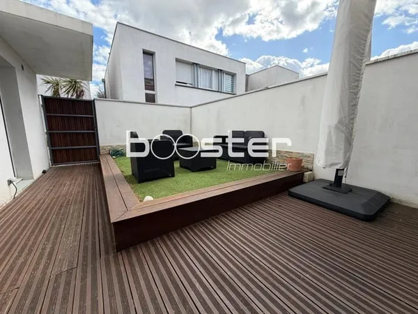 Toulouse 31500 - Maison 4 pièces de 100 m² sur deux niveaux avec deux terrasses, jardin et parkings 