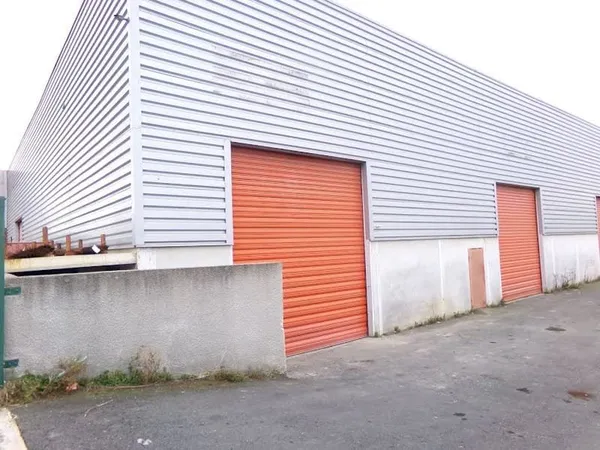 Bureaux 1 pièce 106 m²