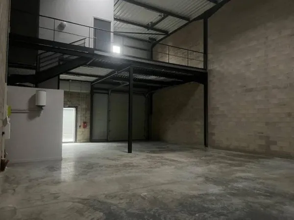 Local d'activité 546 m²