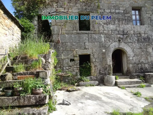 Maison en pierres à rénover charme et potentiel en campagne de Kerpert