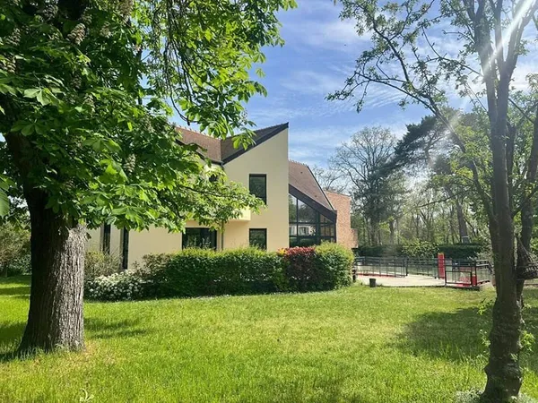 Maison 9 pièces 330 m²
