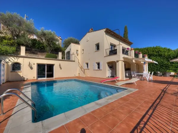 Villa 5 pièces 200m2 avec piscine à Saint-Paul-De-Vence