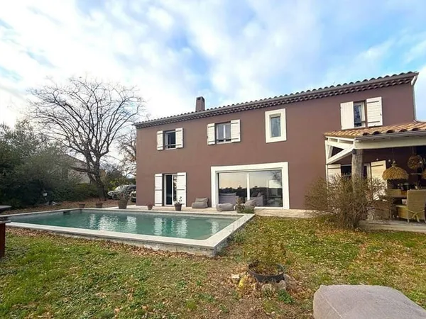 Villa 7 pièces 160 m²