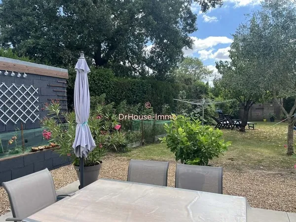 Charmante Maison Familiale de 5 Pièces avec Garage à Charonville