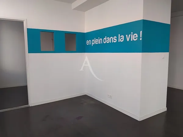 Local professionnel 1 pièce 37 m²