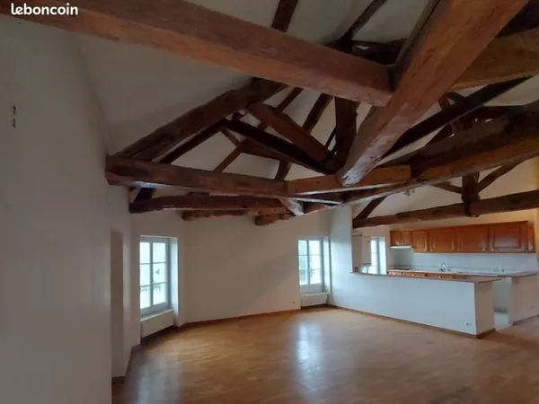 A saisir Appartement de caractère - 83 m2 - Charmes & proximités