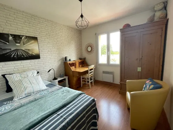 Loue chambre dans maison 100m²