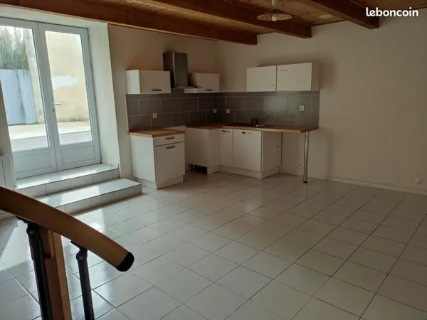 Location à l'année en vide centre ville le chateau d' oléron