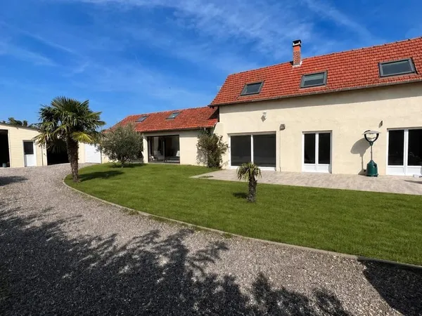 Maison 9 pièces - 5 chambres - 210 m²